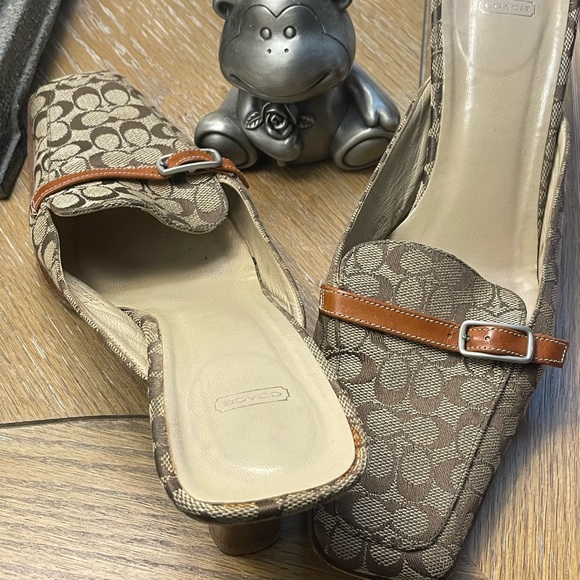 Official Coach Mules, size 7 1/2 Tan and brown leather - Picture 2 of 5